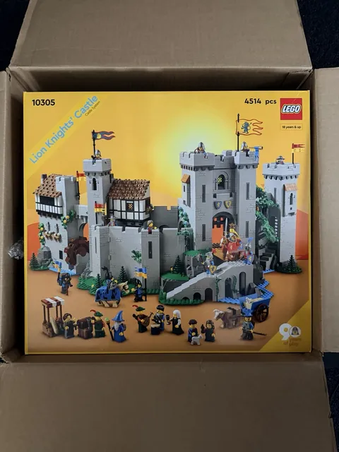 lego lion knights castle 10305