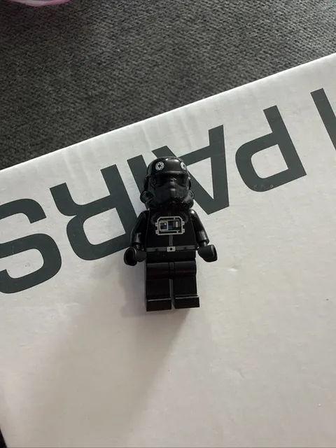 LEGO® Star Wars: Imperial TIE Fighter Pilot Solo Mini figure Sw0926 75211