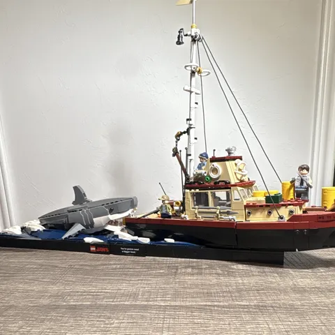 LEGO Ideas Jaws 21350 Set
