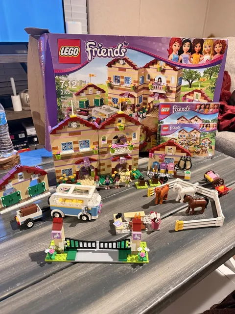 LEGO Friends 3189 Heartlake Stables Complete w/ Instructions & Original Box Reti