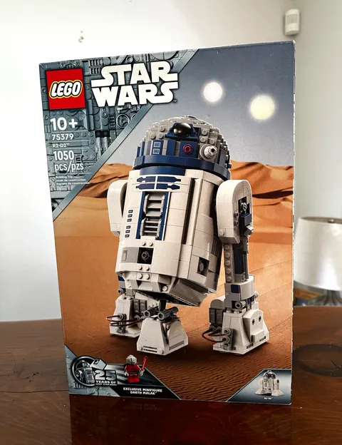 LEGO Star Wars R2-D2 75379 1050-Piece Set w/ Exclusive Darth Malak Minifig