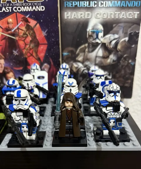 LEGO Star Wars Clone Trooper with Anakin Minifigure Lot with Display Base 