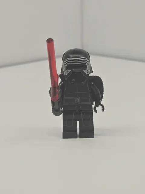 LEGO Star Wars Kylo Ren Minifigure Helmet Cape Lightsaber sw0663