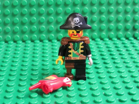 Captain Red Beard Parrot 6250 6276 6285 Pirates 1 LEGO Vintage Minifigure RB16