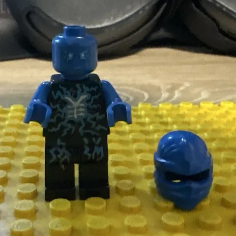 LEGO Blue Ninja Jay new no cracks no scratches new and clean condition