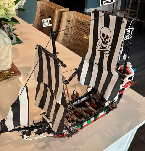 LEGO Pirates: Skull's Eye Schooner (6286) complete with instruction