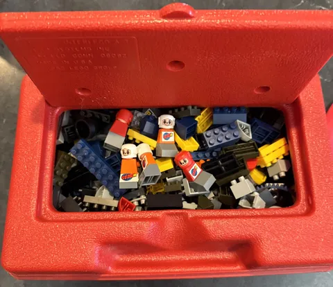 Lego 11x7.5x3.5" Storage Box Carry Case Red Plastic 1982 USA + Lego Mini-figures
