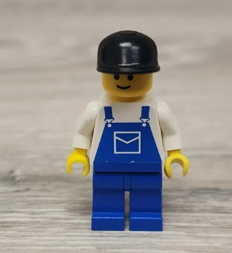 Lego ovr022 Overalls Blue with Pocket Blue Legs Black Cap Minifigure