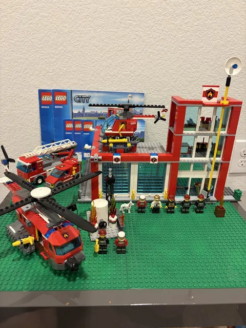 LEGO CITY Lot Fire Station 60004 Fire Helicopter 60010-2 Read Description Used