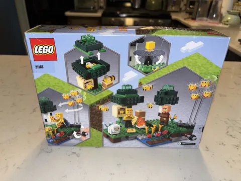 Lego Minecraft 21165 The Bee Farm Building Kit (238 Pieces) Brand New Sealed
