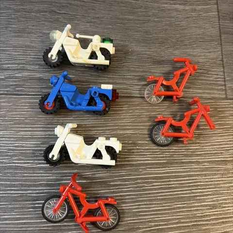 LEGO lot  Of Motorcycles bicycles bike city town *READ