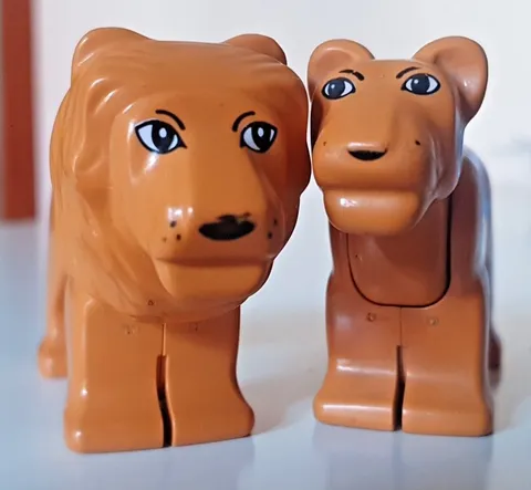 Duplo 2 Figure Safari Zoo Lion Lioness