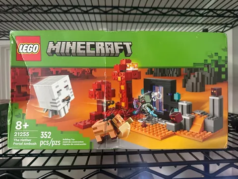 LEGO Minecraft The Nether Portal Ambush 21255 Retired New Damaged Box