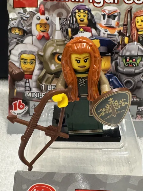 LEGO Minifigure Series 9 Forest Maiden Shield Crossbow baseplate Leaflet 71000 