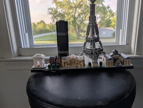 LEGO ARCHITECTURE: Paris (21044)