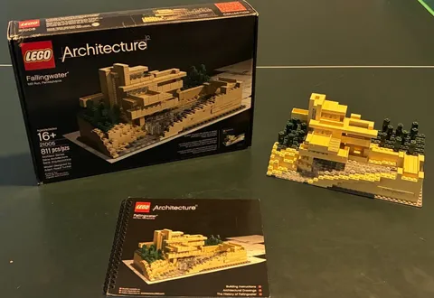 LEGO Architecture: Fallingwater (21005) -- 100% COMPLETE w manual + box