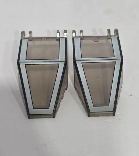 2x LEGO Windscreen 7 x 4 x 1 2/3 Locking Dual Fingers SW Pattern 30372p79