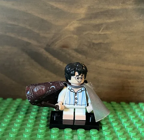 LEGO Minifigure Harry Potter in Pajamas (colhp15/colhp-15) + invisibility cloak