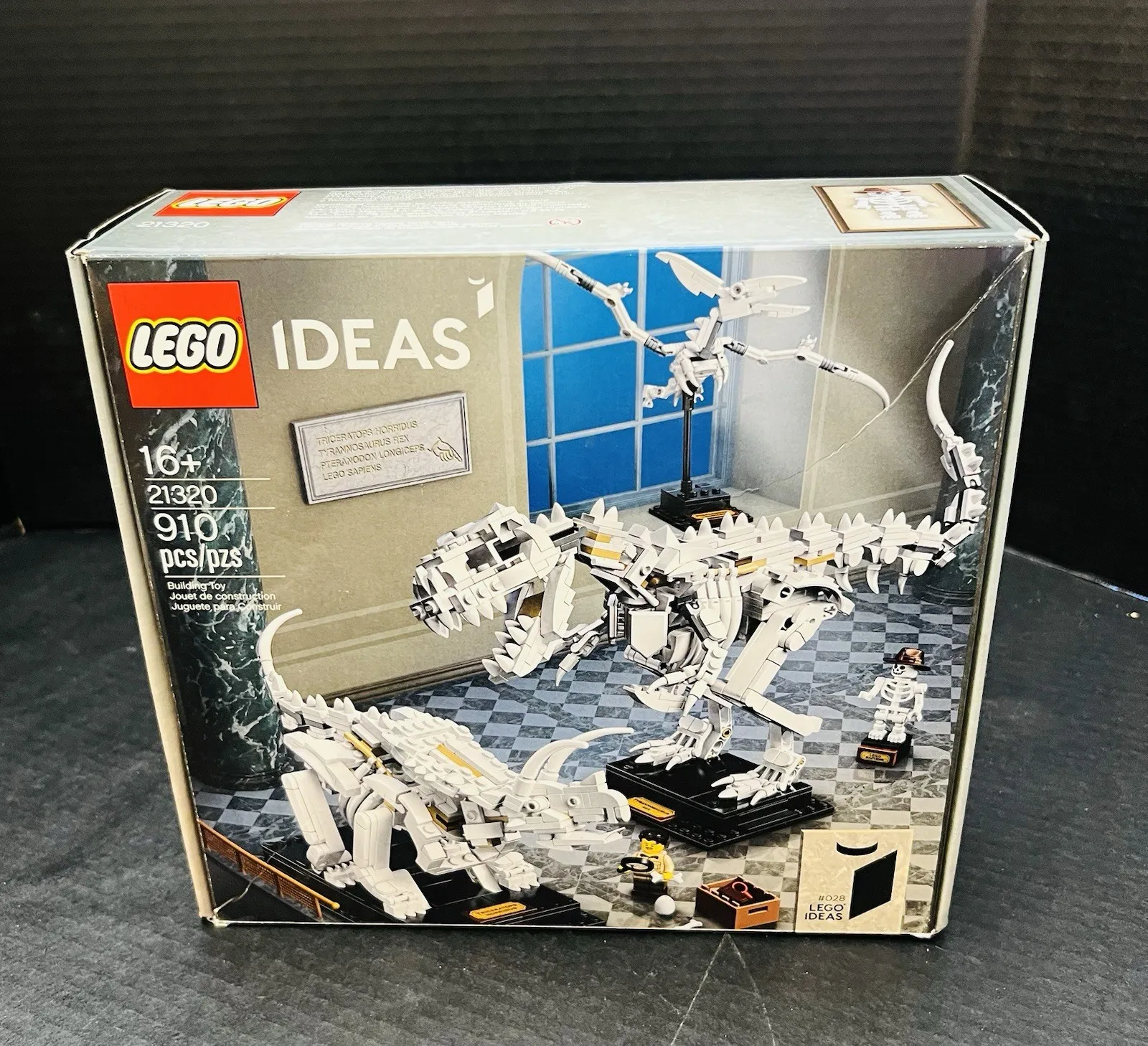 LEGO Ideas Dinosaur Fossils Set 21320 Natural History Museum T-Rex 2 Minifigures