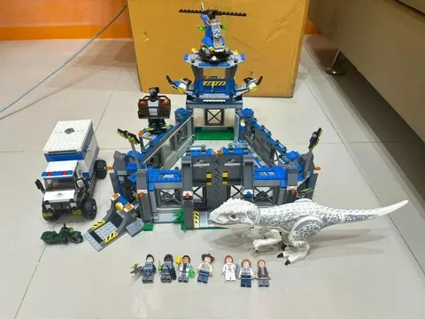LEGO Jurassic World: Indominus Rex Breakout 75919+75917 pre-owned *description*