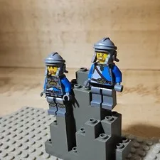 LEGO Plastic Castle Knight Minifigures Lot of 2 Blue/Gray Armor w/ Helmets