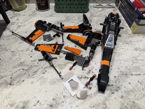 LEGO Star Wars: Poe's X-Wing Fighter (75102) Incomplete