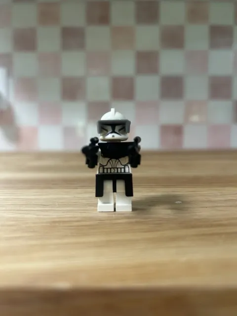 Lego Star Wars Minifigure: P1 Clone  Trooper Black Armor And Blasters Sw0223