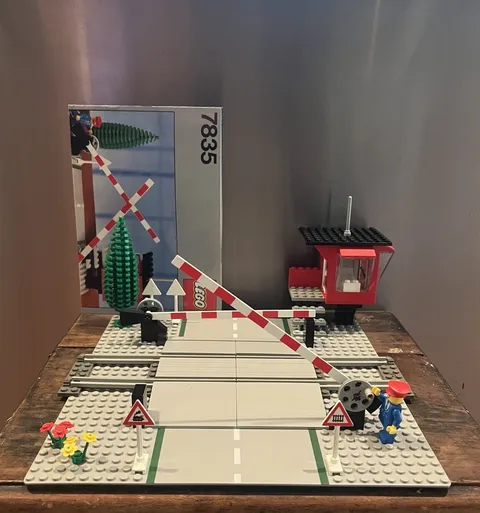 LEGO Train 7835 Manual Road Crossing + Instructions 100% complete Really Nice !