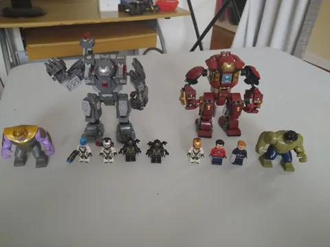 LEGO Marvel Super Heroes Hulk and War Machine buster w/ mixed Mini figs