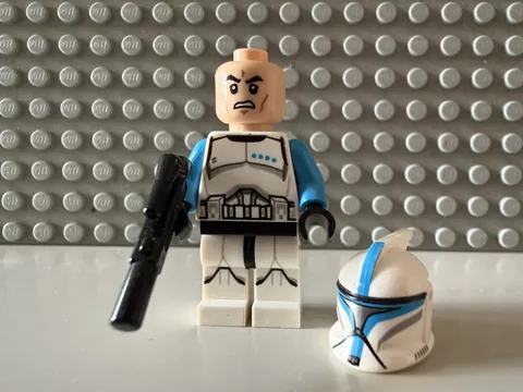 Authentic LEGO Star Wars Clone Trooper Lieutenant Minifigure 5001709