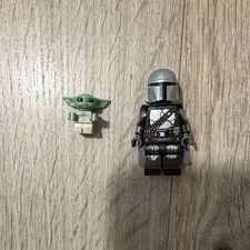 LEGO Star Wars Mandalorian & Grogu Minifigure Lot of 2 w/ Cape 75317