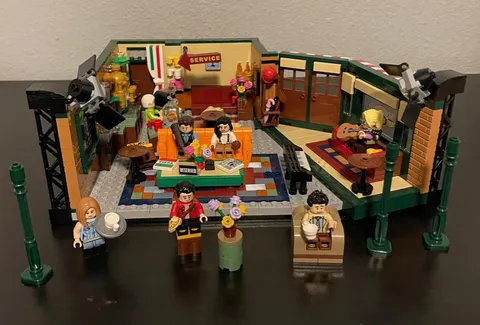 LEGO Ideas Central Perk 21319 Friends TV Series Set Minifigs Display READ DESC