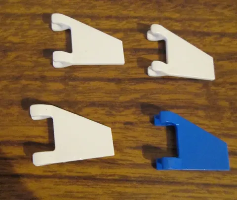 LEGO Parts 44676 Lot Of 4 Flags  Fin 2 x 2 Trapezoid White Flags 3 1 Bright blue