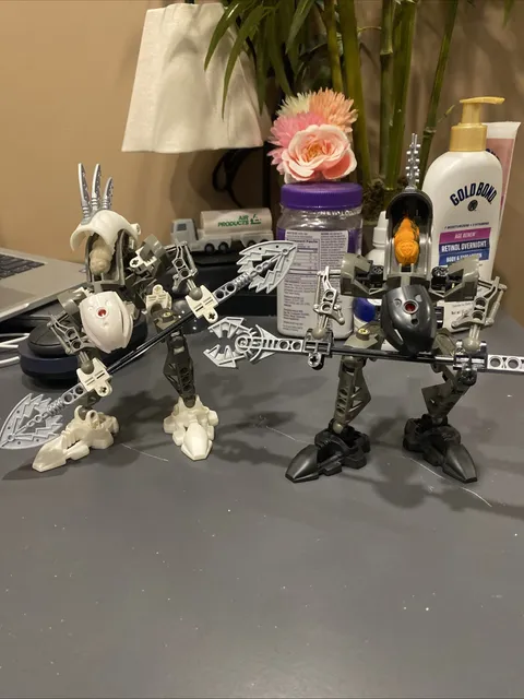 LEGO BIONICLE 8588 And 8591