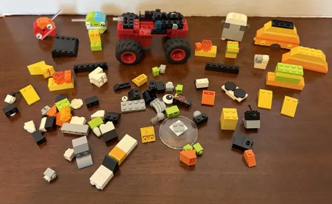 Lot of Lego Pieces - Set Origins Unknown SEE PHOTOS OF ITEMS