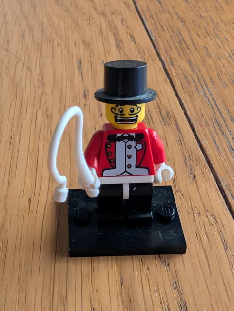 LEGO Minifigures Series 2 Ringmaster 8684 Complete Whip Top Hat Genuine LEGO
