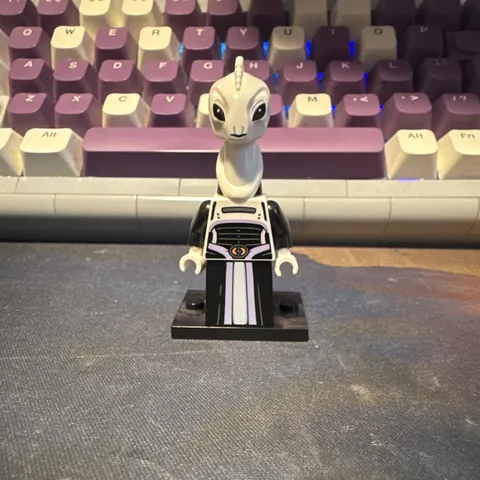 LEGO Minifigure Alien Head, Black & White Outfit