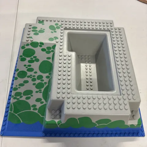 Lego Baseplate Raised 32x32 2552px4 Blue Water & Green Stones Vintage  Set 6273