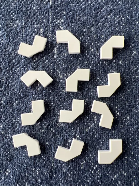 LEGO 27263 White Tile, Modified Facet 2 x 2 - 12 pieces