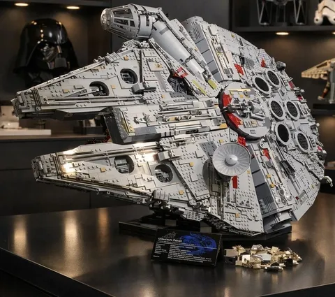 Lego Star Wars 75192 Ultimate Collection Series Millennium Falcon *AS NEW*
