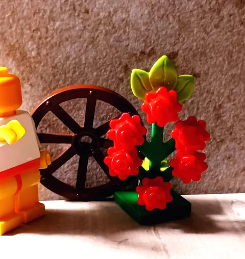 New LEGO Rose Bush Wagon Wheel Set Flowers Rooted Tile Texas LOVE Forever Now