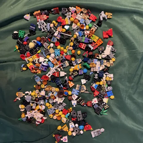 Huge lego Minifgure Lot Ninjago, Star Wars, City, Marvel, Lotr, Chima, Etc