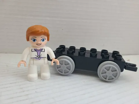Lego Duplo Claire Dearing Jurassic World Dinosaur Nursery Miniature