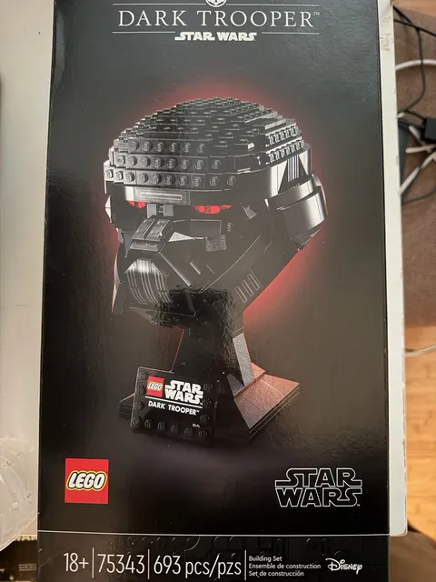 LEGO Star Wars Dark Trooper Helmet Collection 75343 693 pcs 18+ Stand