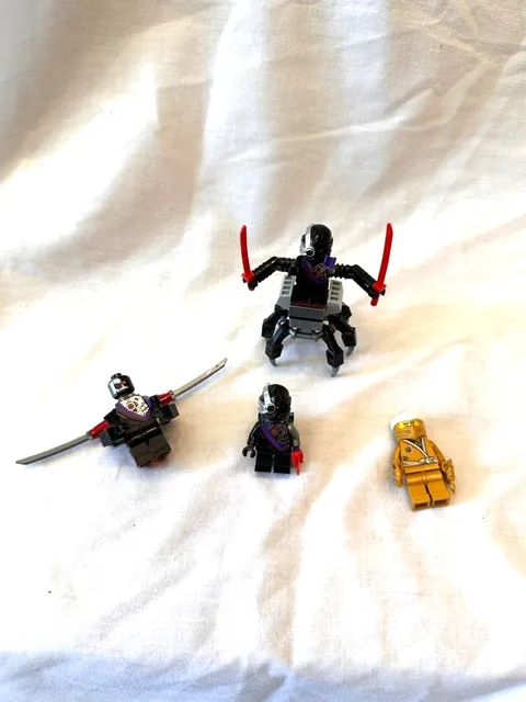 Pre-owned LEGO Set 40374 Golden Zane Minifigure Pack