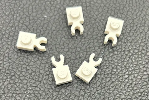 LEGO White 1x1 Lot 5 Flat Plate 1 x 1 Open O Clip Vertical Grip #4085