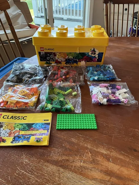 LEGO CLASSIC: Lego Medium Creative Brick Box (10696)
