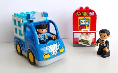Lego DUPLO 10809 Police Patrol 15-Piece Set Complete w/2 Figures