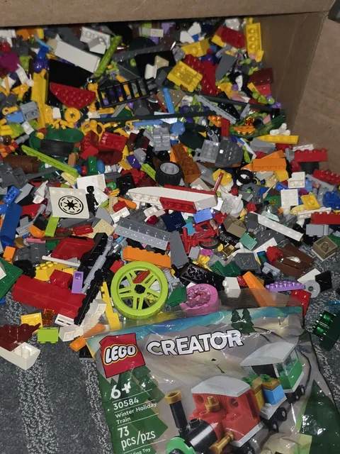 Bulk Lego 4.3LBS ✨️ 4 Mystery Figs✨️ Assorted Pieces And Blocks Misc Sets