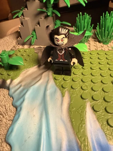 LEGO Vampire Minifigure Minifigures Series 2 Fabric Cape Plastic Figure col023